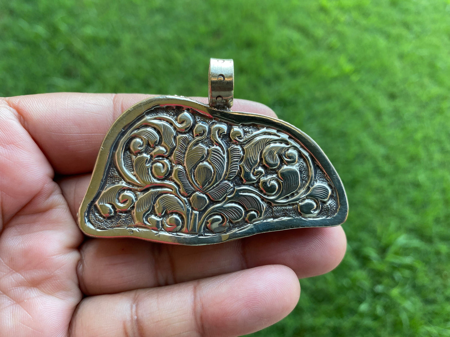 Smoking Marijuana Lips Buffalo Bone Tibetan Silver Pendant, 420 Friendly, Smoke Weed Everyday, Joint, Blunt, Marijuana Leaf, Cannabis