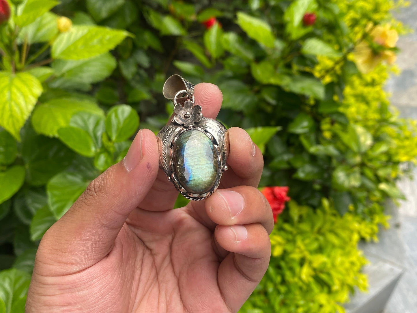 Aesthetic Labradorite Drop Pendant, Drop Pendant for Daily wear, Labradorite Pendant for Emotional Balance, Chakra Alignment, Gift ideas.