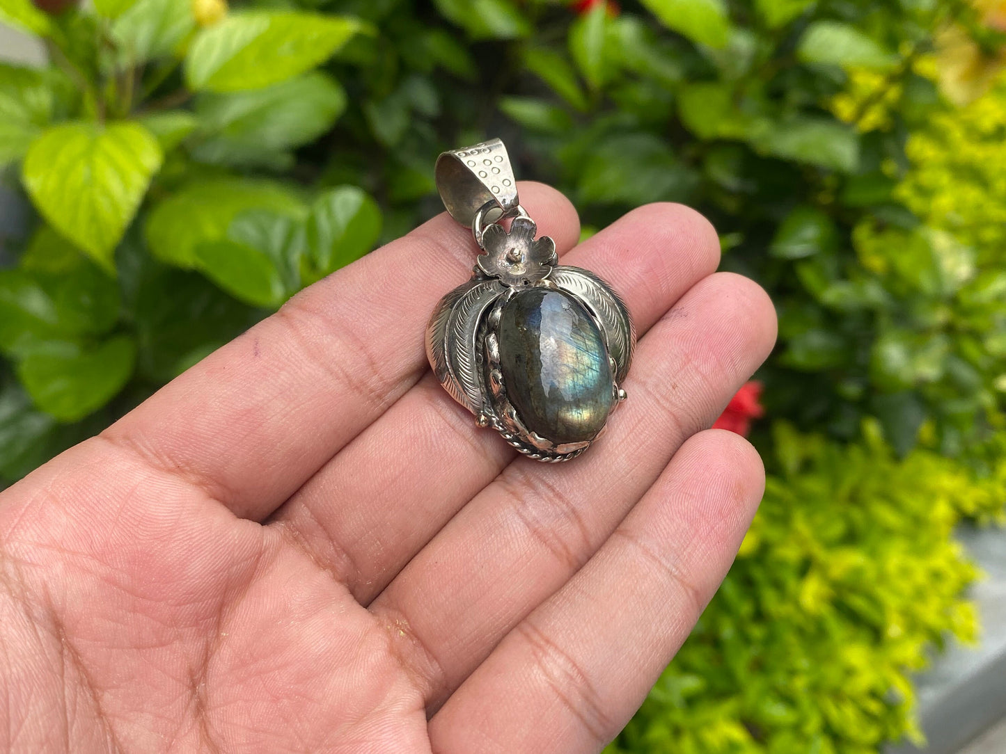 Aesthetic Labradorite Drop Pendant, Drop Pendant for Daily wear, Labradorite Pendant for Emotional Balance, Chakra Alignment, Gift ideas.