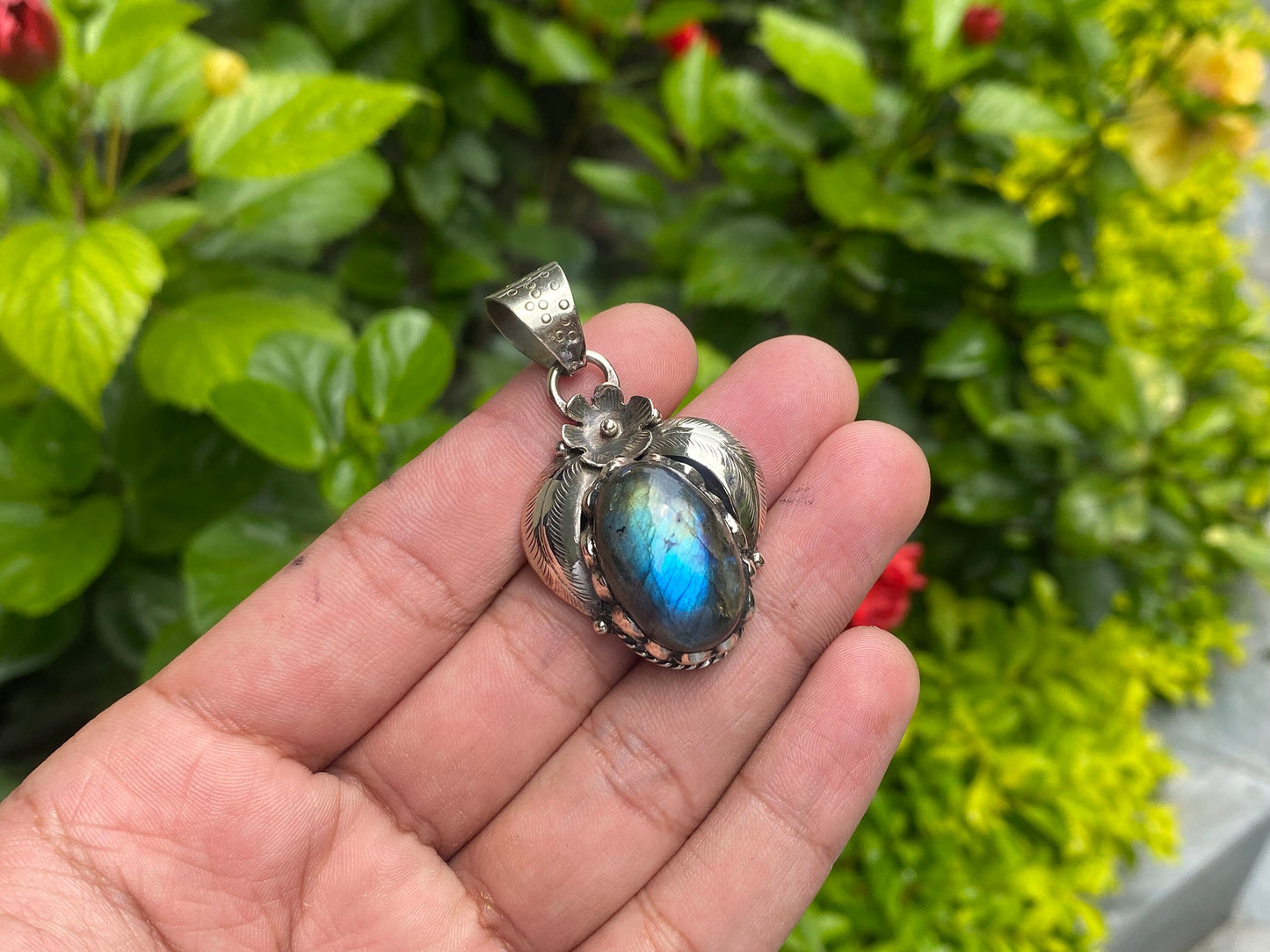 Aesthetic Labradorite Drop Pendant, Drop Pendant for Daily wear, Labradorite Pendant for Emotional Balance, Chakra Alignment, Gift ideas.