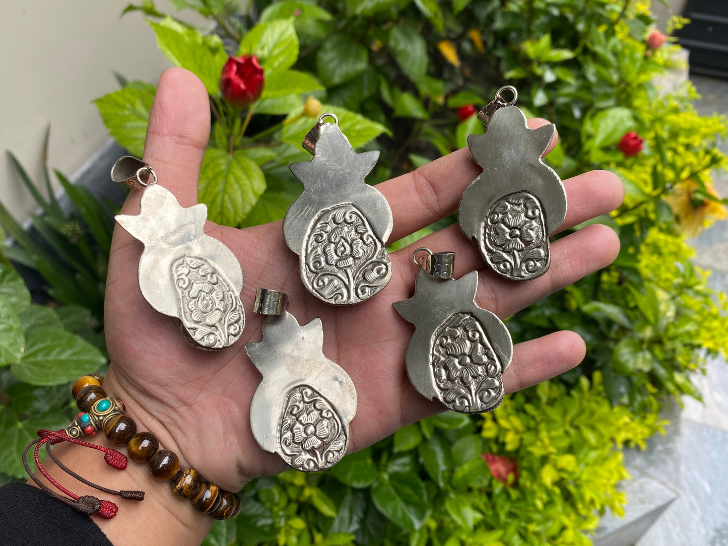 Aesthetic Natural Turquoise Pendant for daily wear, Floral details on Tibetan silver and adornment of Raw Lapis, Unique piece, Boho fashion.