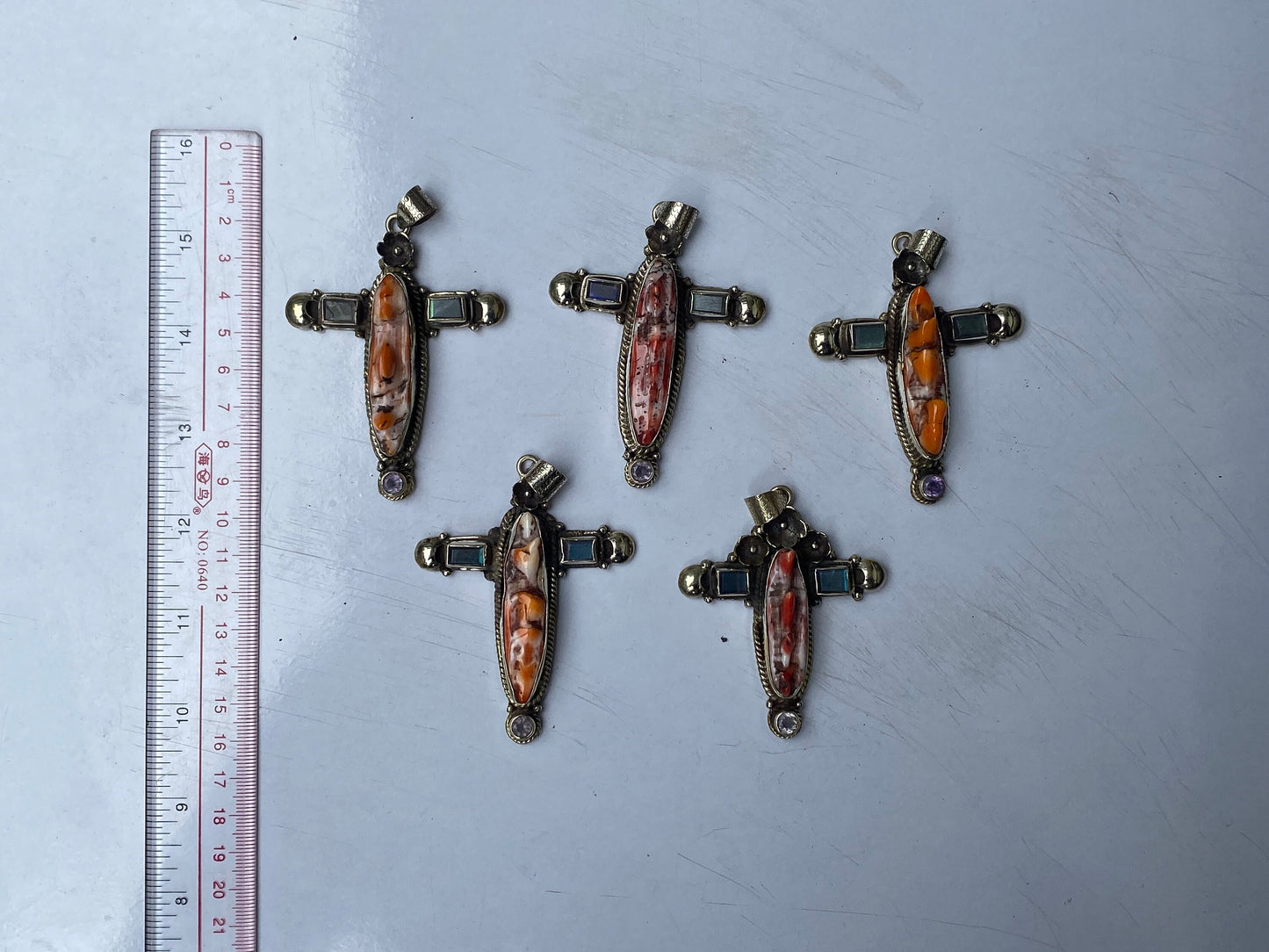 Aesthetic Spiny Orange Oyster Pendant with Natural Gemstones - Durable Daily Wear, Unisex Pendant, Perfect for gift, Hammered Floral Design.