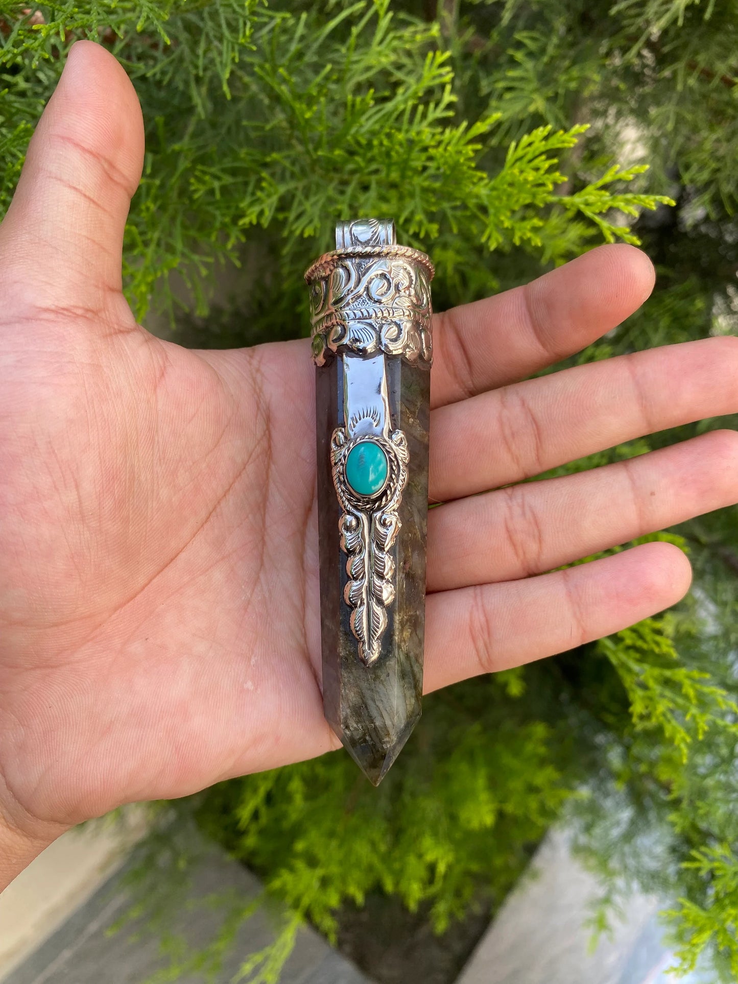 Artisan-Crafted Labradorite Tibetan Silver Pendant, Ethereal Gemstone Charm, Handmade Labradorite Tibetan Silver Necklace.