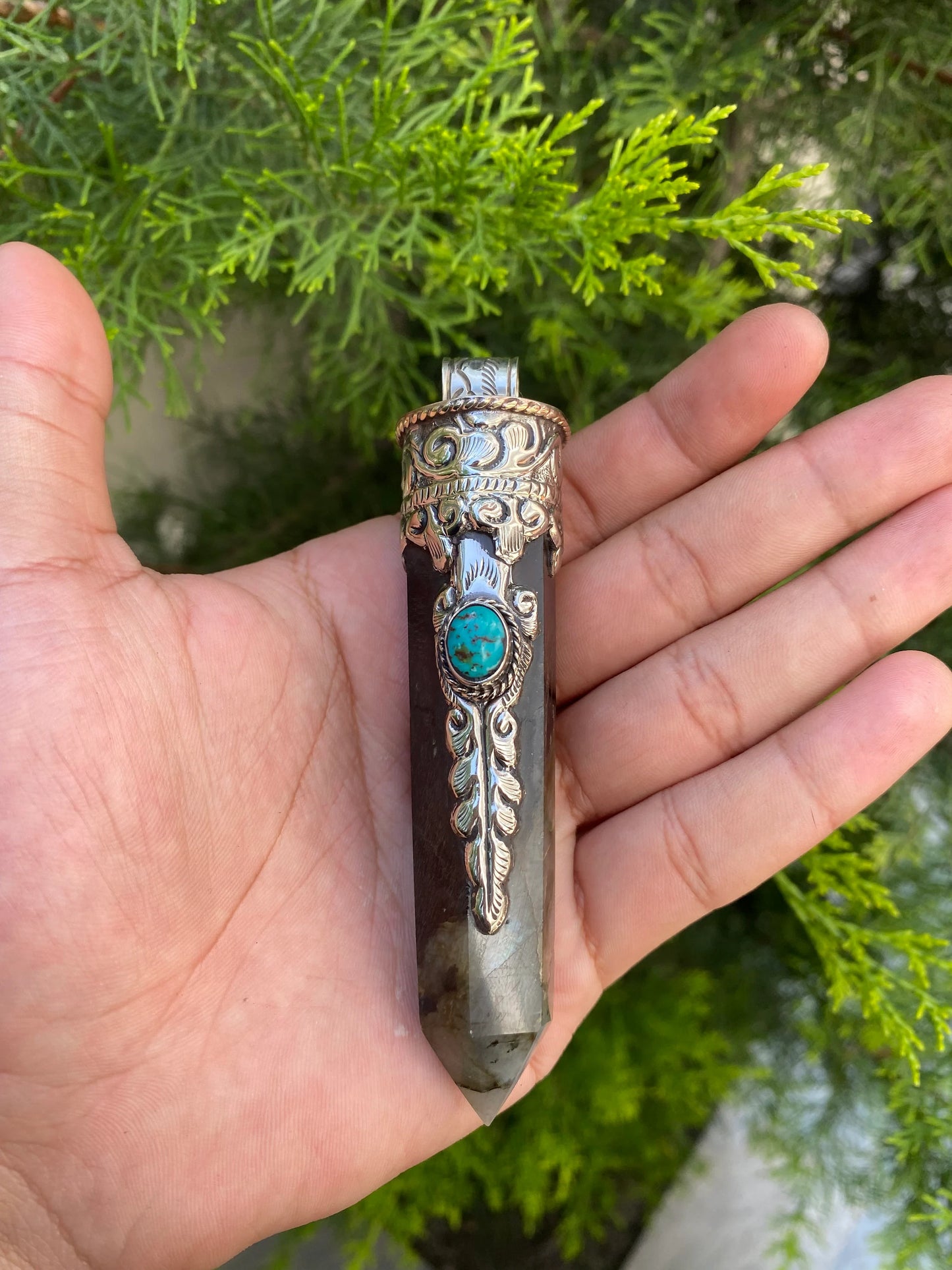 Artisan-Crafted Labradorite Tibetan Silver Pendant, Ethereal Gemstone Charm, Handmade Labradorite Tibetan Silver Necklace.