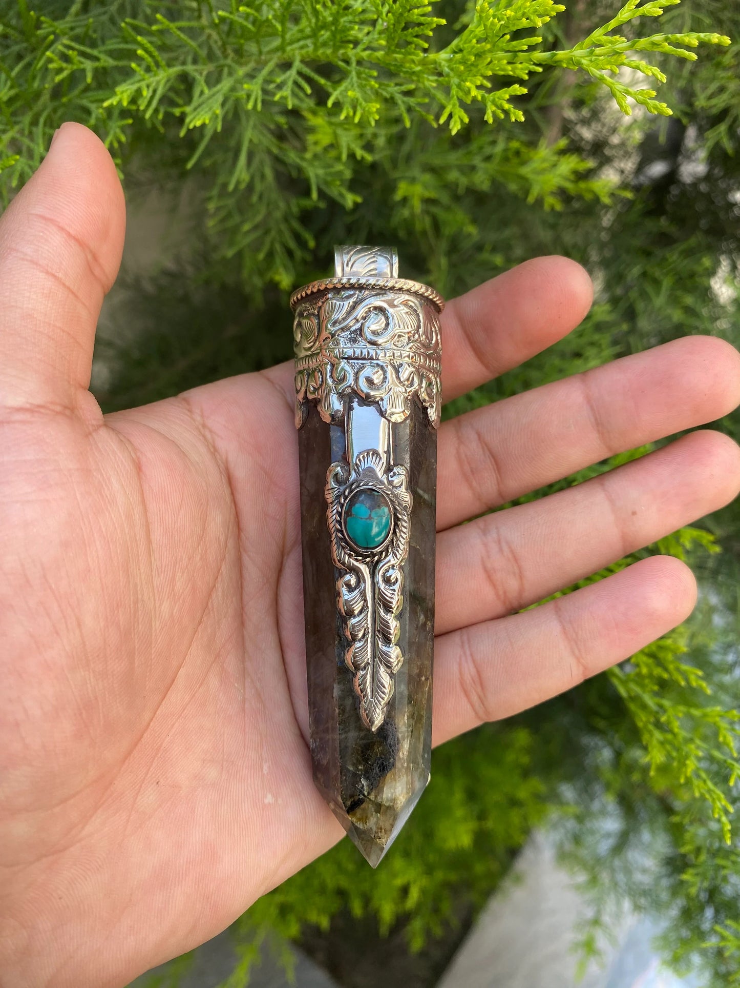Artisan-Crafted Labradorite Tibetan Silver Pendant, Ethereal Gemstone Charm, Handmade Labradorite Tibetan Silver Necklace.