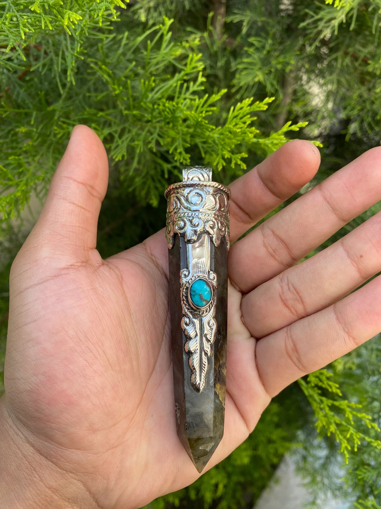 Artisan-Crafted Labradorite Tibetan Silver Pendant, Ethereal Gemstone Charm, Handmade Labradorite Tibetan Silver Necklace.