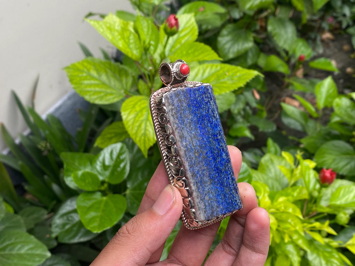 Big Handcrafted Raw Lapis Pendant with Red Coral & Tibetan Silver - Unisex Floral Design, Unique gift ideas, Boho charm, Collectible jewels.