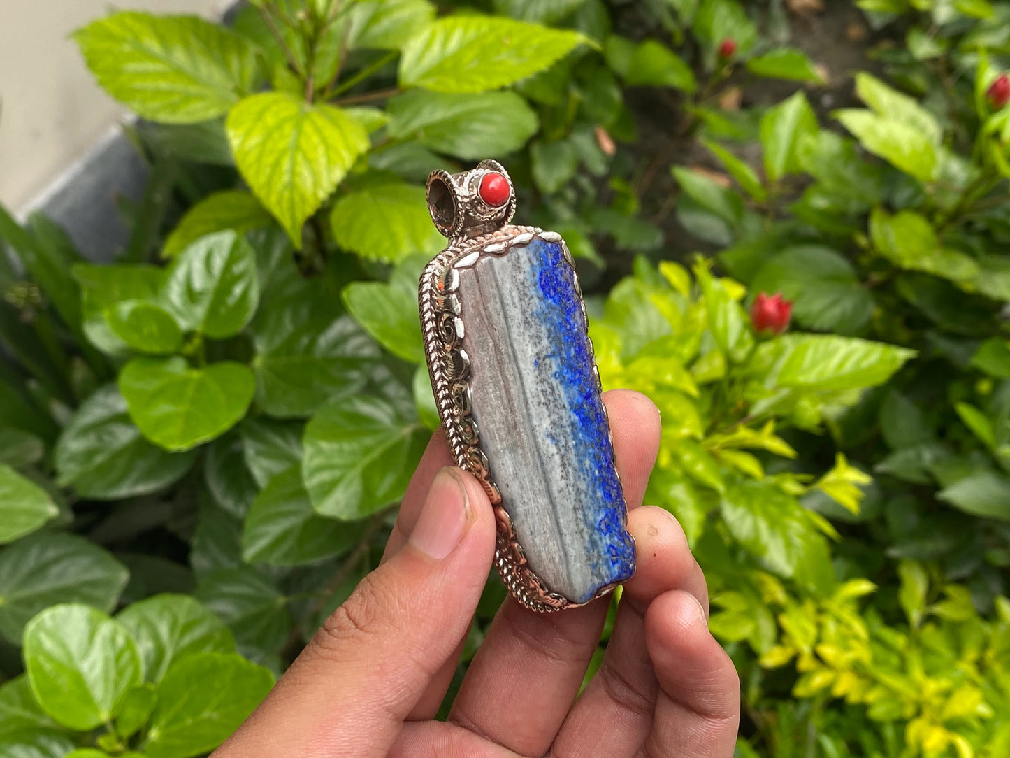 Big Handcrafted Raw Lapis Pendant with Red Coral & Tibetan Silver - Unisex Floral Design, Unique gift ideas, Boho charm, Collectible jewels.