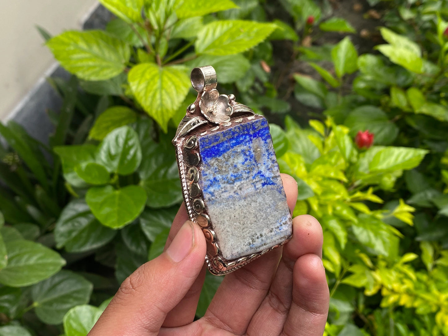 Big Handcrafted Raw Lapis Pendant with Red Coral & Tibetan Silver - Unisex Floral Design, Unique gift ideas, Boho charm, Collectible jewels.