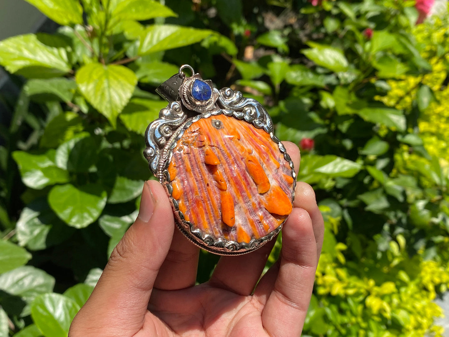 Big handmade Natural Spiny Orange Oyster Pendant for Daily wear, Hammered floral design , Tibetan Silver with Raw Lapis, Unique Boho fashion