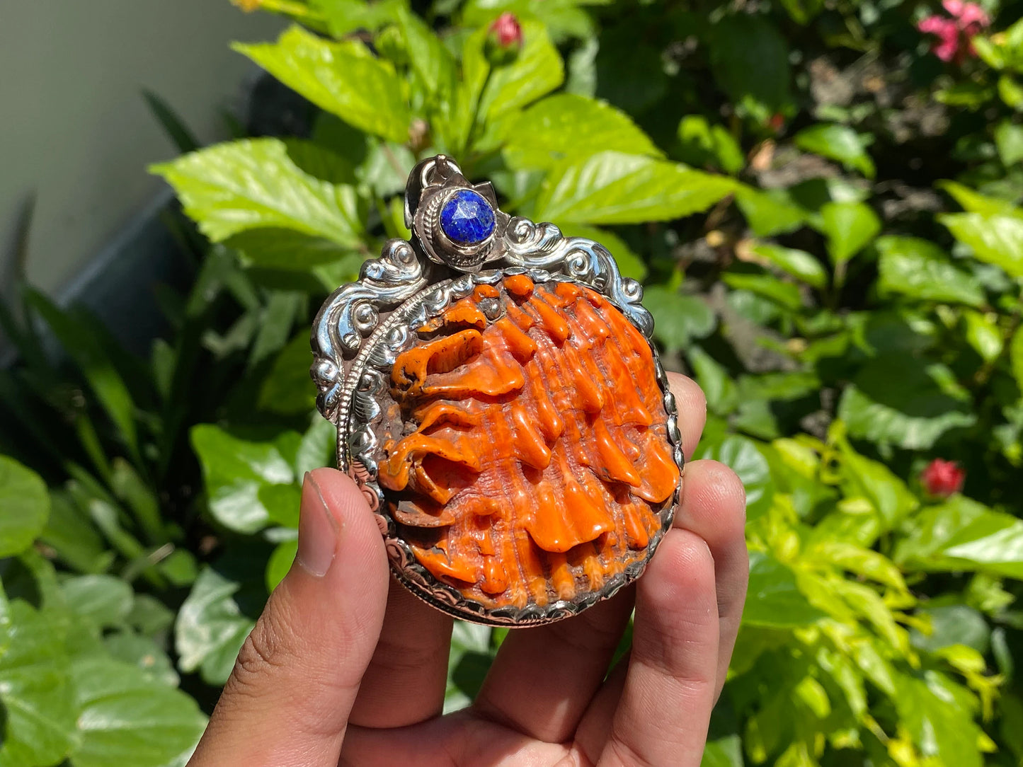 Big handmade Natural Spiny Orange Oyster Pendant for Daily wear, Hammered floral design , Tibetan Silver with Raw Lapis, Unique Boho fashion