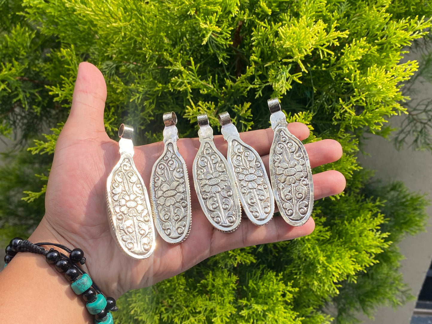 Boho Chic: Handmade Spiny Oyster Pendant with Coral Accents, Hammered Pendant, Pendant for daily wear, gift ideas for him/her, Unisex gift.