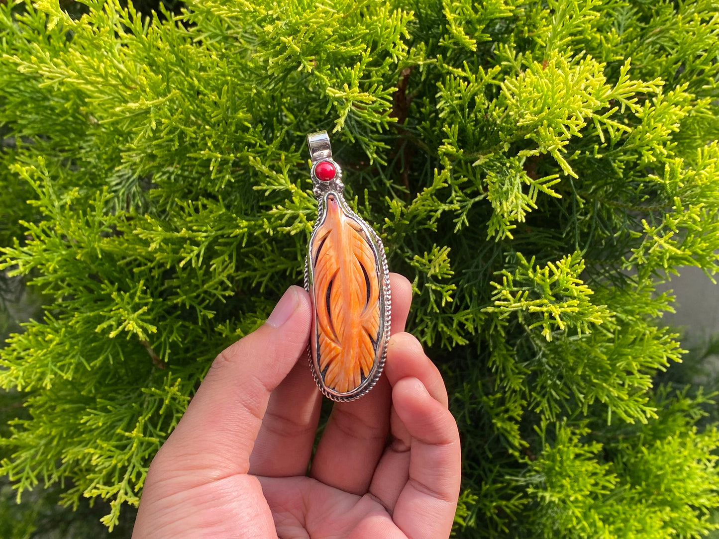 Boho Chic: Handmade Spiny Oyster Pendant with Coral Accents, Hammered Pendant, Pendant for daily wear, gift ideas for him/her, Unisex gift.