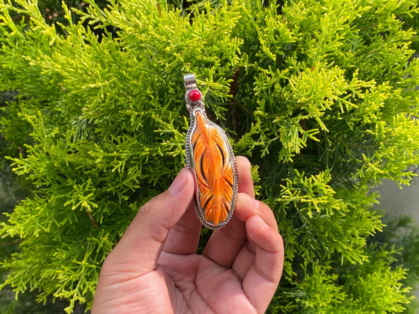Boho Chic: Handmade Spiny Oyster Pendant with Coral Accents, Hammered Pendant, Pendant for daily wear, gift ideas for him/her, Unisex gift.