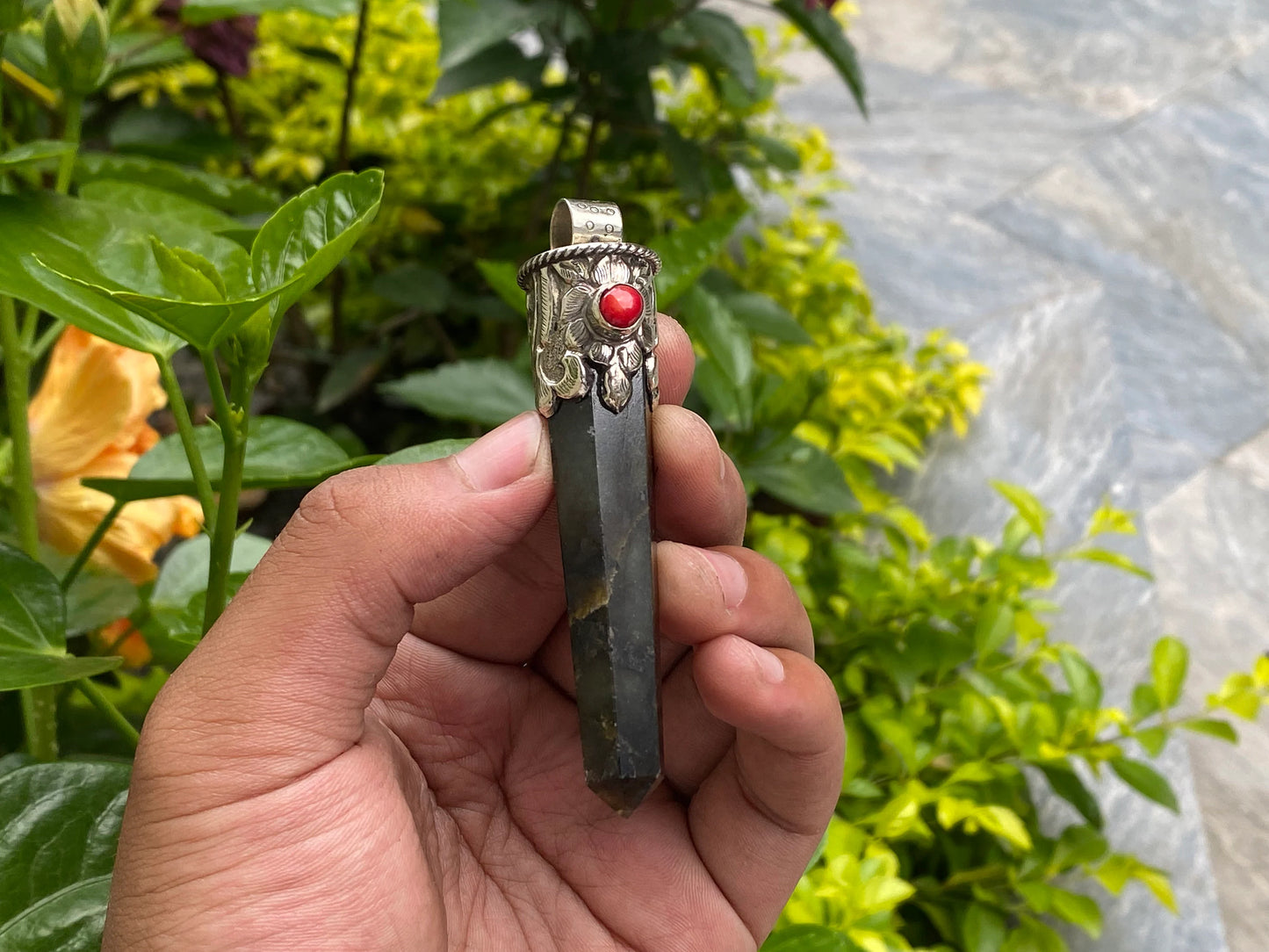 Daily Elegance: Labradorite Pendant with Healing Properties, Pointed Pendant, Big pointed pendant, Antique pendant, Labradorite Pendant