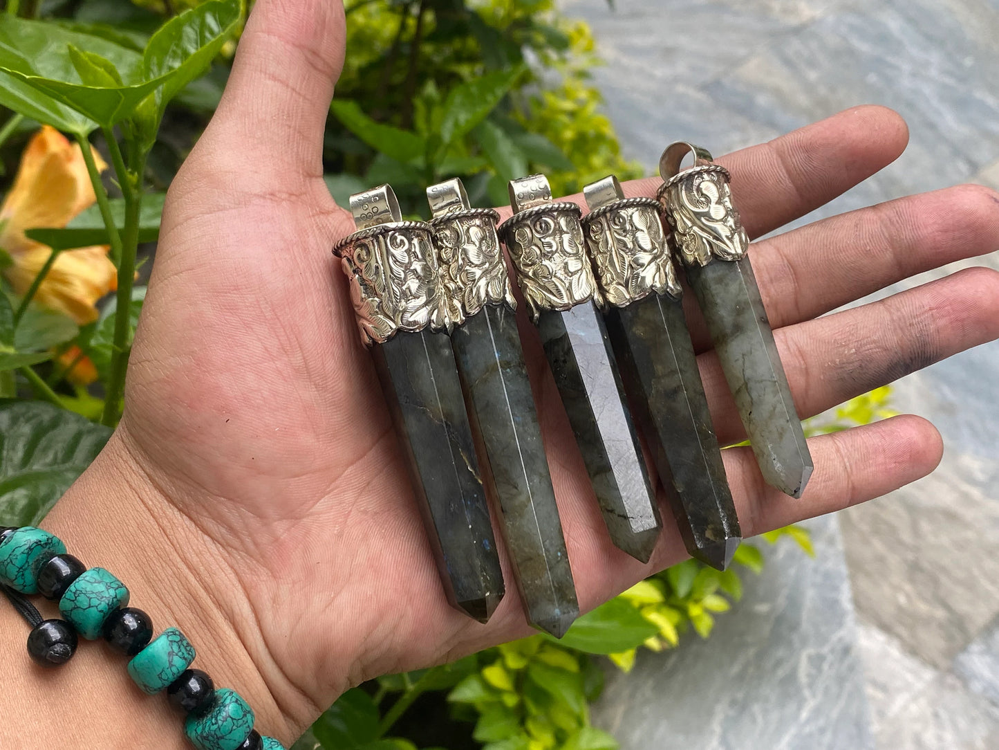 Daily Elegance: Labradorite Pendant with Healing Properties, Pointed Pendant, Big pointed pendant, Antique pendant, Labradorite Pendant