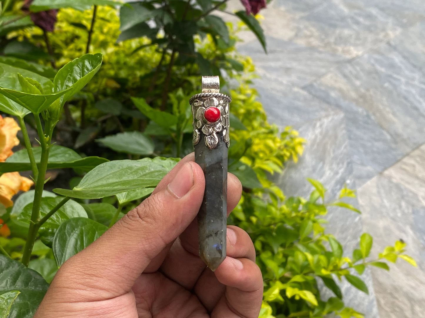 Daily Elegance: Labradorite Pendant with Healing Properties, Pointed Pendant, Big pointed pendant, Antique pendant, Labradorite Pendant
