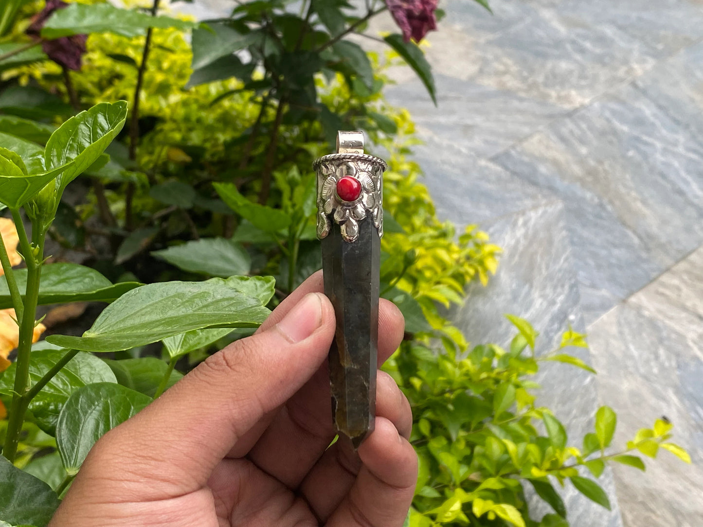 Daily Elegance: Labradorite Pendant with Healing Properties, Pointed Pendant, Big pointed pendant, Antique pendant, Labradorite Pendant