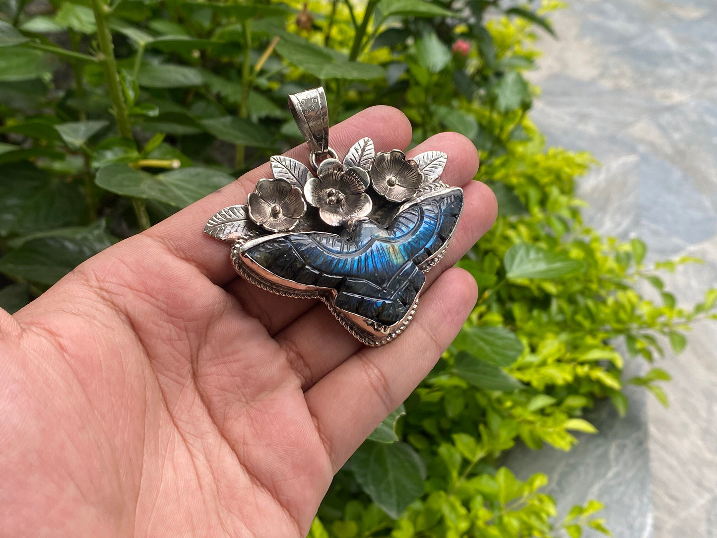 Daily Wear Labradorite Pendant: Elegant Eagle and Floral Design, Hammered Pendant, Unique labradorite pendant, Healing properties .