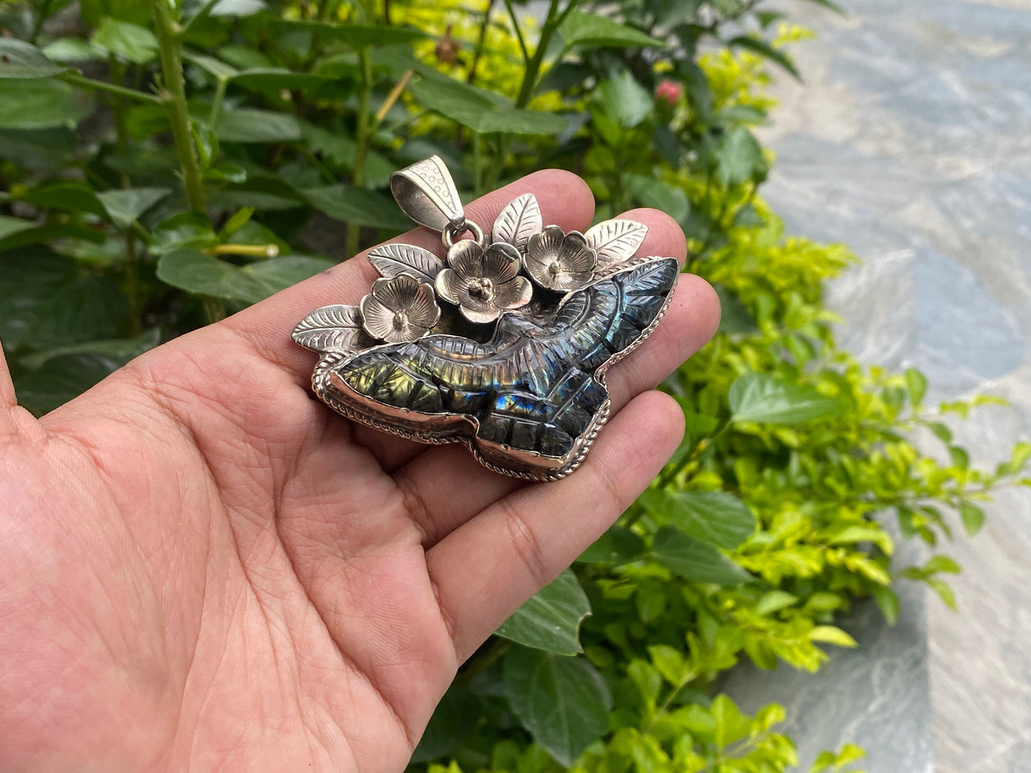 Daily Wear Labradorite Pendant: Elegant Eagle and Floral Design, Hammered Pendant, Unique labradorite pendant, Healing properties .