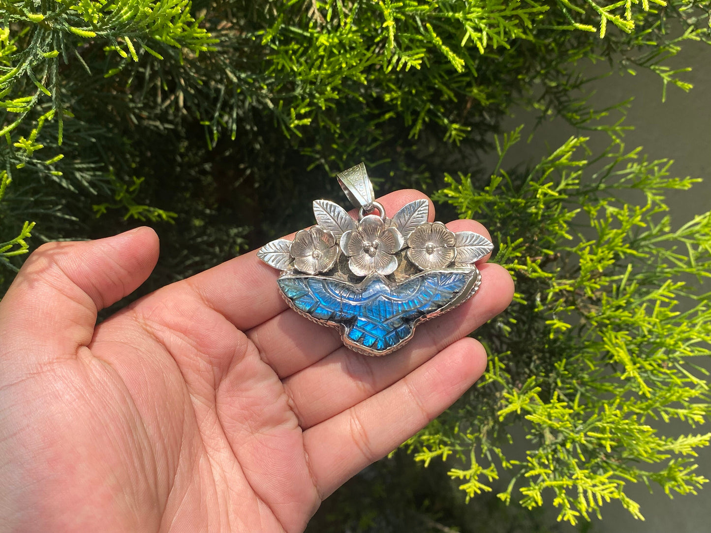 Eagle Shaped Natural Labradorite Pendant for Daily wear, Unique Labradorite Pendant, Healing pendant, Tibetan Silver Pendant, Floral design.