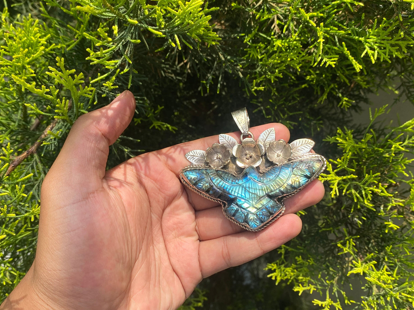 Eagle Shaped Natural Labradorite Pendant for Daily wear, Unique Labradorite Pendant, Healing pendant, Tibetan Silver Pendant, Floral design.