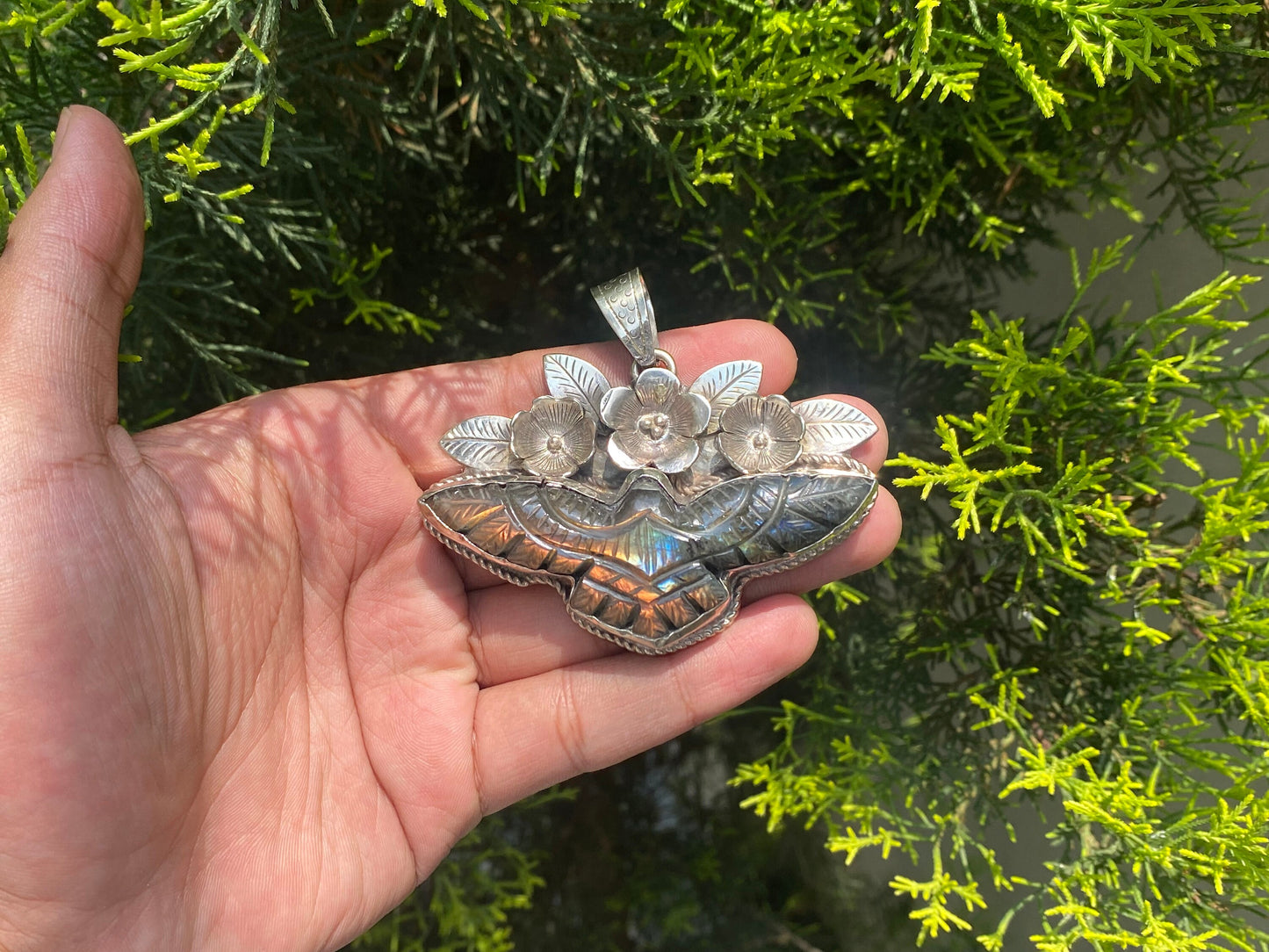 Eagle Shaped Natural Labradorite Pendant for Daily wear, Unique Labradorite Pendant, Healing pendant, Tibetan Silver Pendant, Floral design.