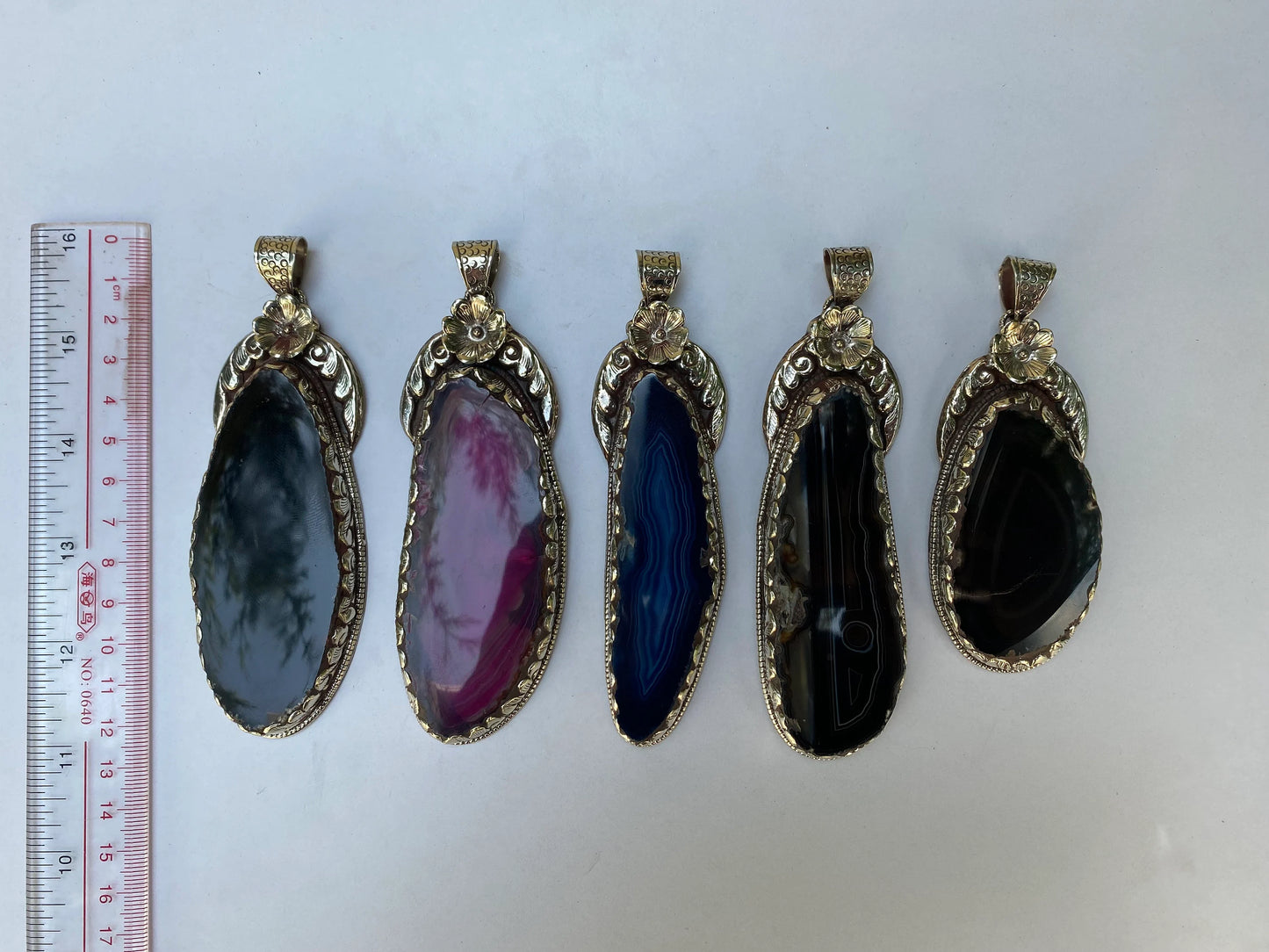 Fashionable Agate Pendant with Tibetan Silver Floral Highlights, Handcrafted Agate Pendant with Tibetan Silver Floral Motifs