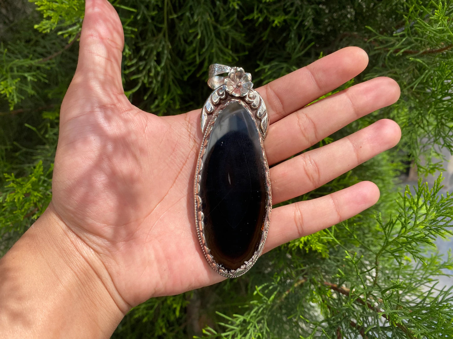 Fashionable Agate Pendant with Tibetan Silver Floral Highlights, Handcrafted Agate Pendant with Tibetan Silver Floral Motifs