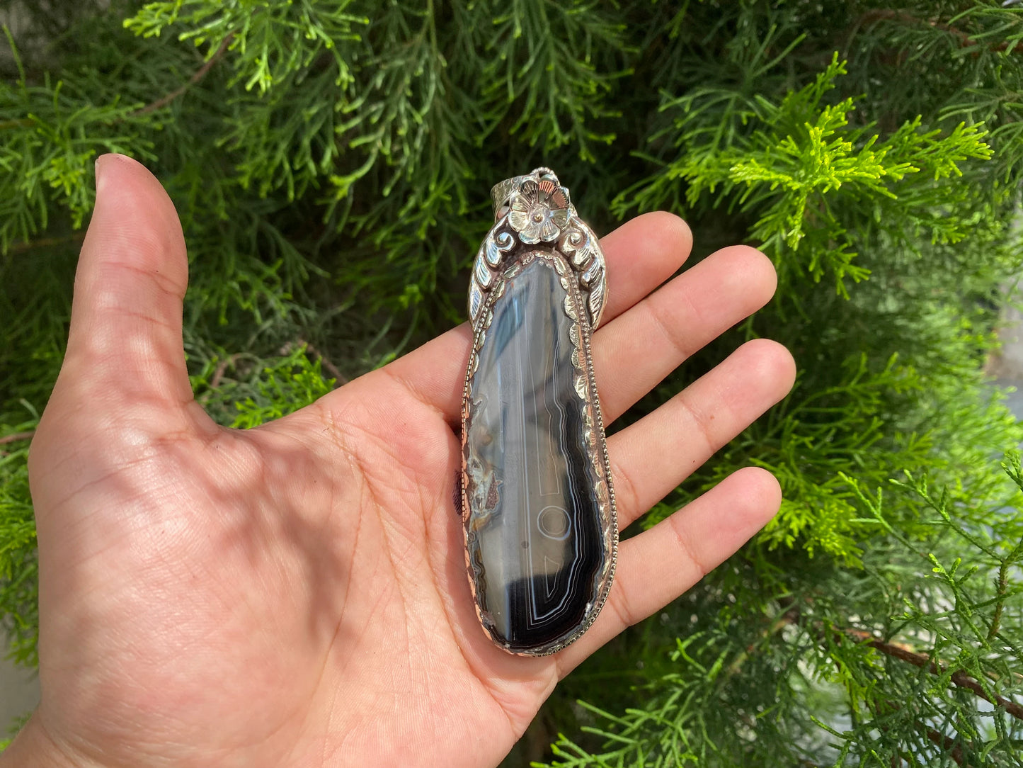 Fashionable Agate Pendant with Tibetan Silver Floral Highlights, Handcrafted Agate Pendant with Tibetan Silver Floral Motifs