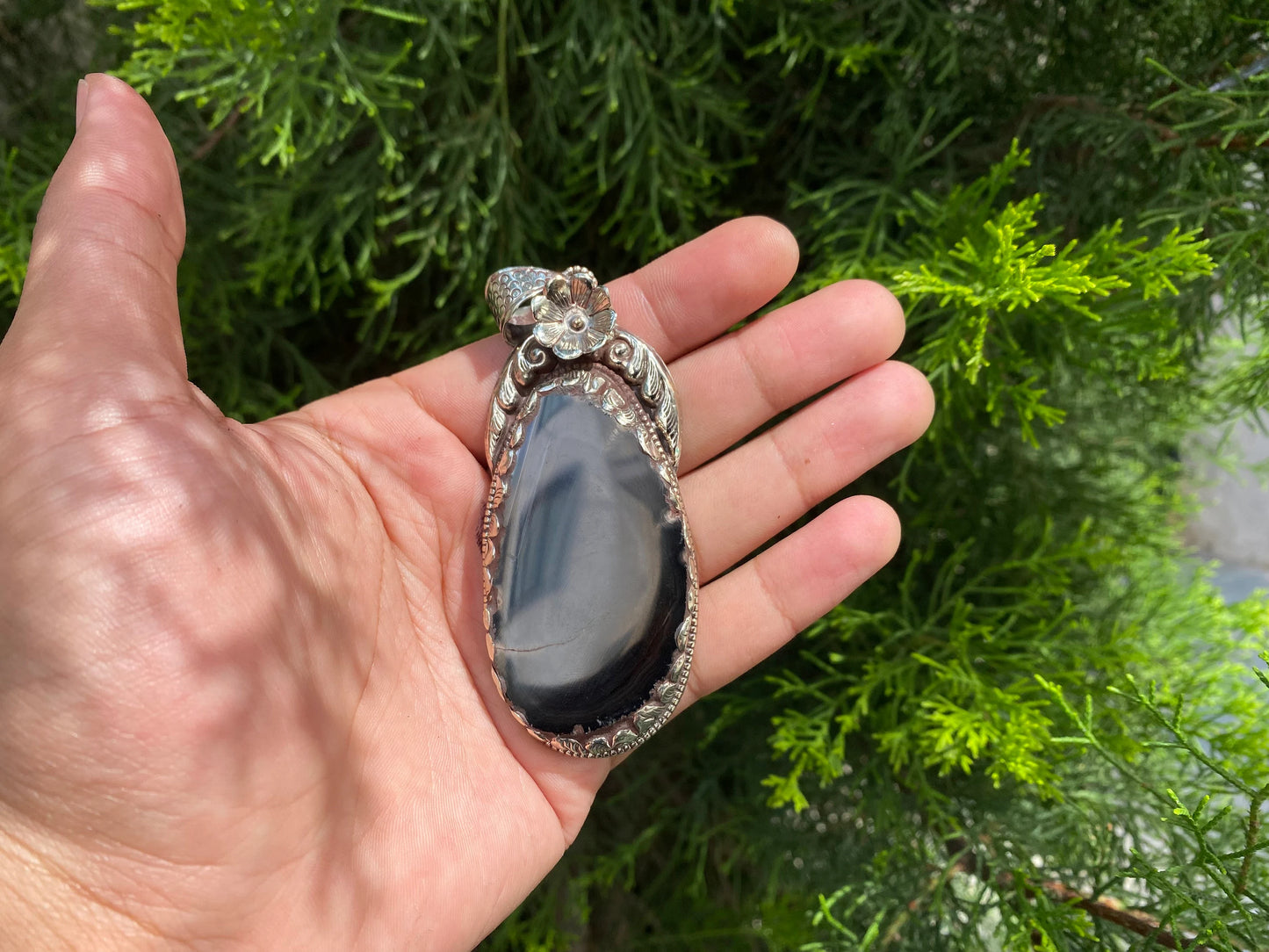 Fashionable Agate Pendant with Tibetan Silver Floral Highlights, Handcrafted Agate Pendant with Tibetan Silver Floral Motifs