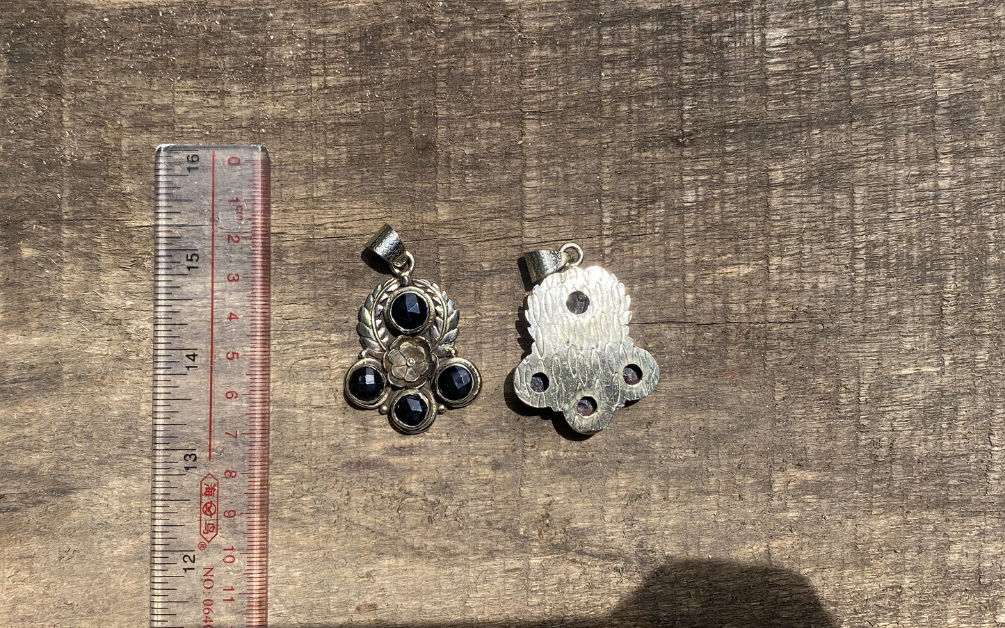 Floral designed Black onyx Pendant, Aesthetic Pendant for daily wear, Hammered floral Design, Handmade Healing Pendant, Unisex Pendant.