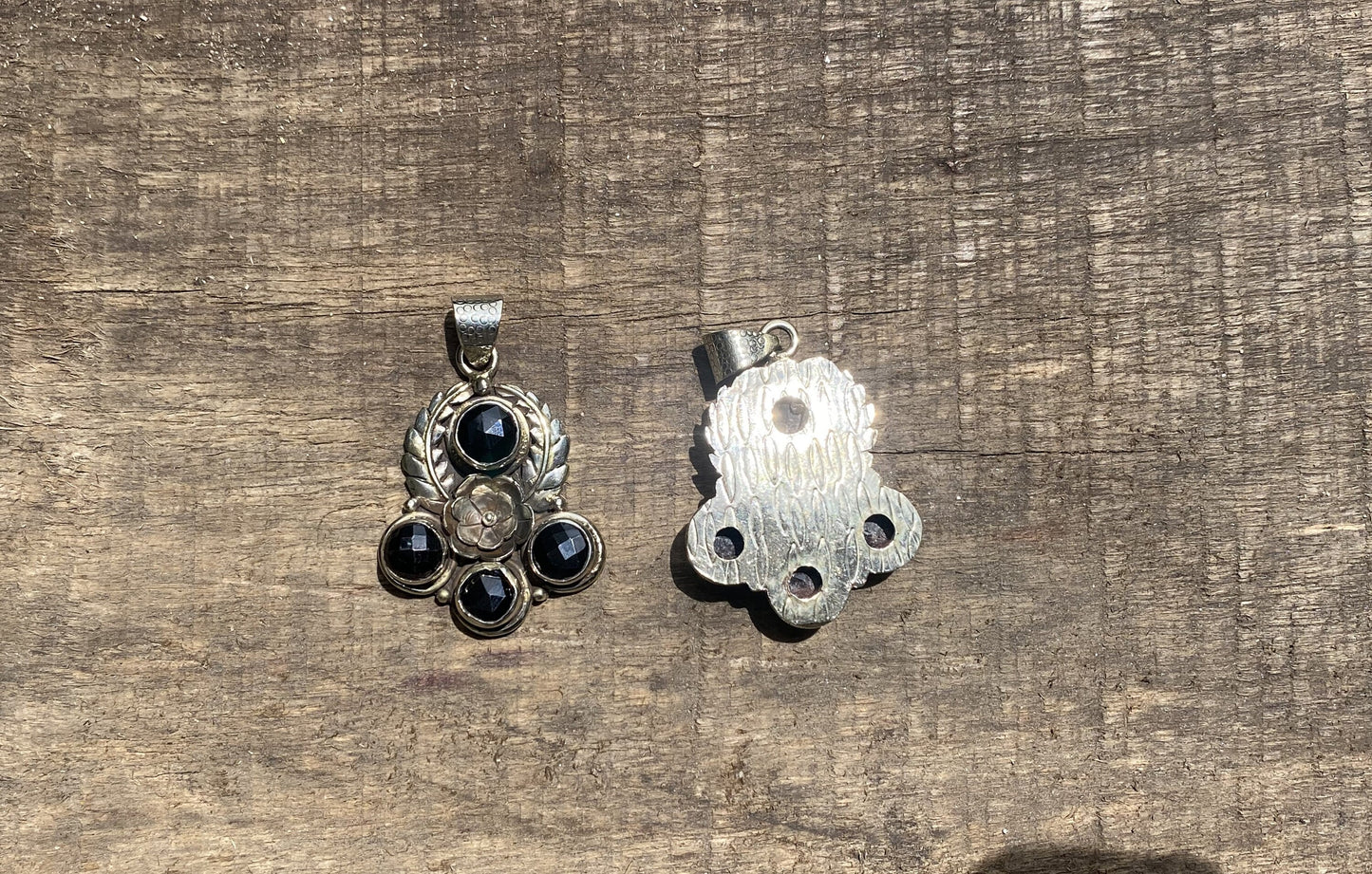 Floral designed Black onyx Pendant, Aesthetic Pendant for daily wear, Hammered floral Design, Handmade Healing Pendant, Unisex Pendant.
