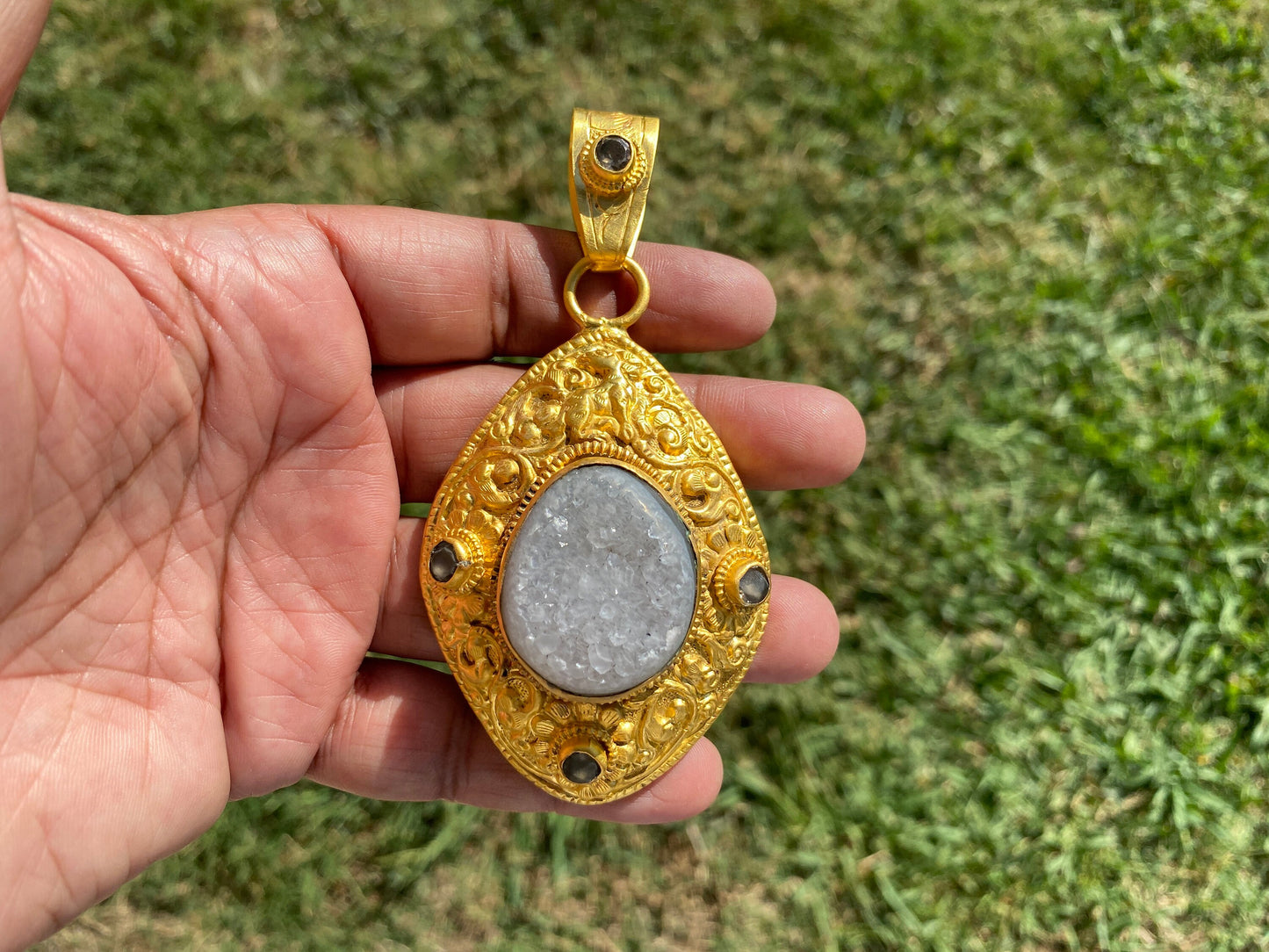 Gold Overlay Druzy Agate Pendant, Natural Stone Elegance, Healing Jewelry, Premium Jewelry, Fashion Statement, Elegant Gifts, Power Stone