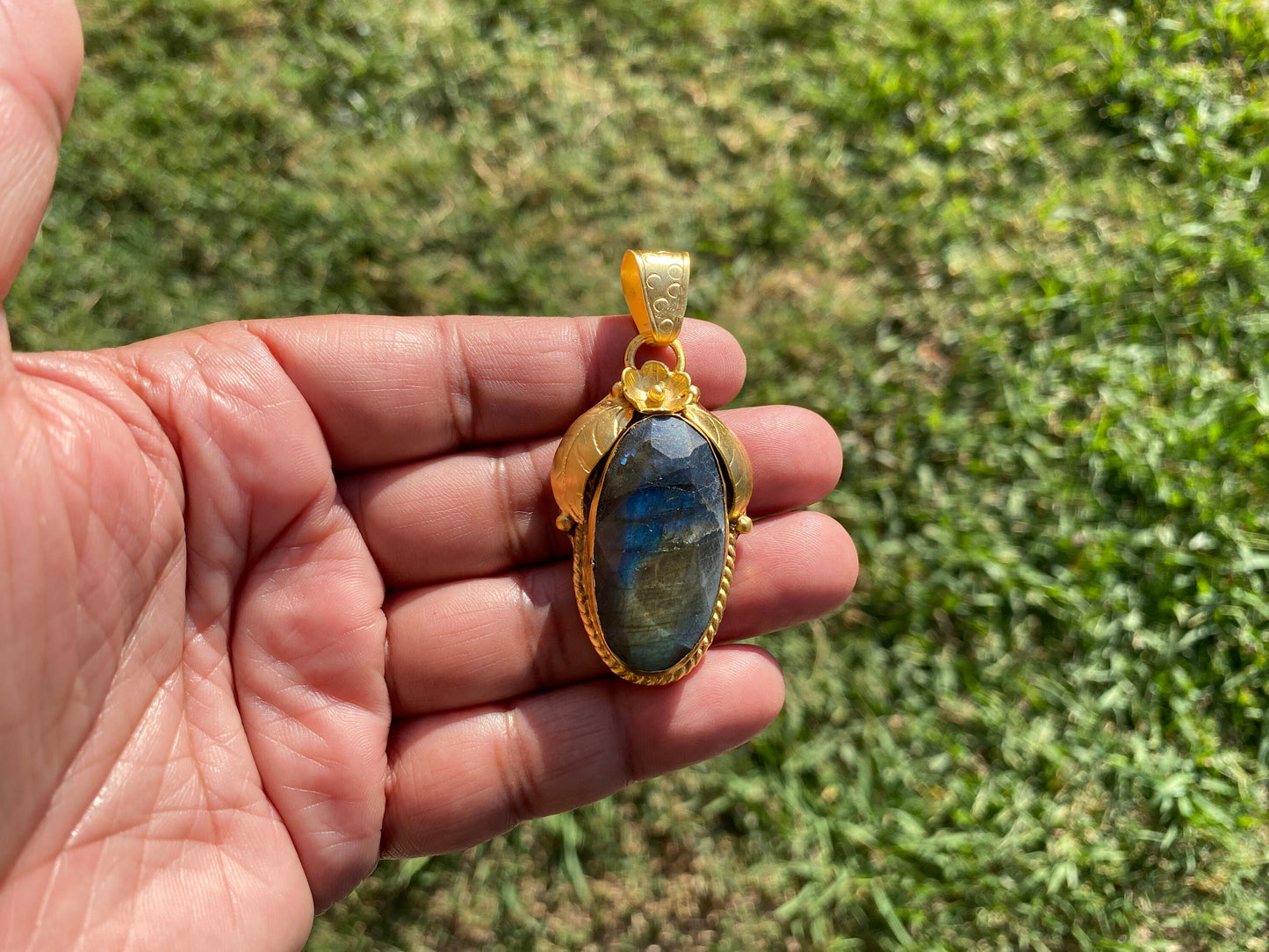 Gold Overlay Labradorite Pendant, Mystical Charm, Elegant Craftsmanship, Nature's Magic Jewelry, Aurora-inspired, Luxurious Design