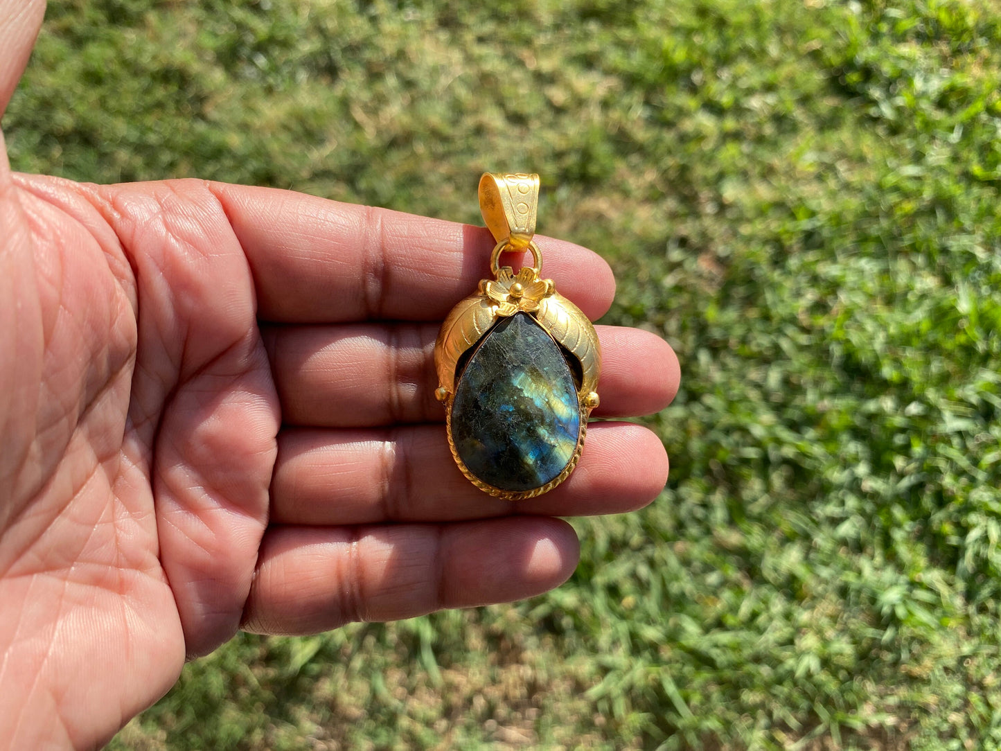Gold Overlay Labradorite Pendant, Mystical Charm, Elegant Craftsmanship, Nature's Magic Jewelry, Aurora-inspired, Luxurious Design