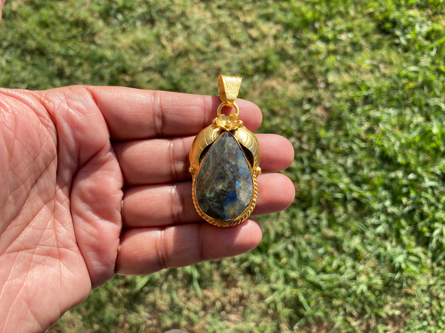 Gold Overlay Labradorite Pendant, Mystical Charm, Elegant Craftsmanship, Nature's Magic Jewelry, Aurora-inspired, Luxurious Design