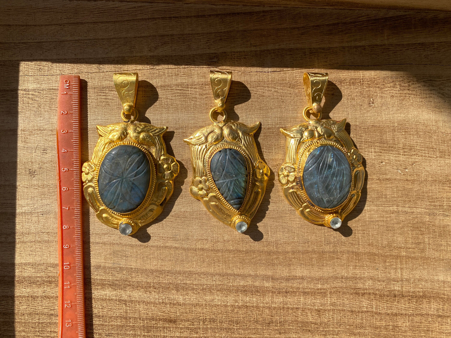 Gold Overlay Labradorite Pendant, Mystical Charm, Elegant Craftsmanship, Nature's Magic Jewelry, Aurora-inspired, Luxurious Design