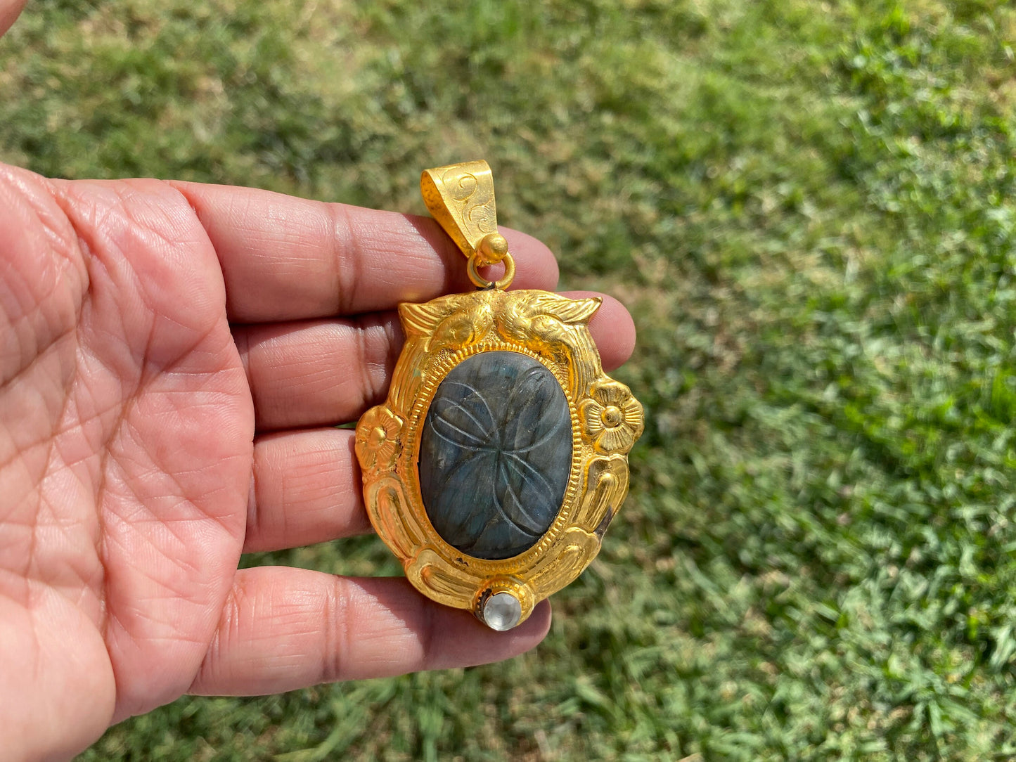 Gold Overlay Labradorite Pendant, Mystical Charm, Elegant Craftsmanship, Nature's Magic Jewelry, Aurora-inspired, Luxurious Design