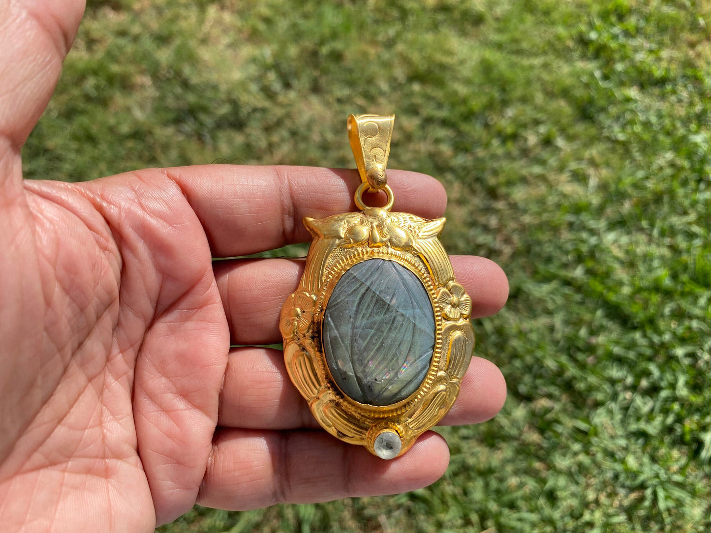 Gold Overlay Labradorite Pendant, Mystical Charm, Elegant Craftsmanship, Nature's Magic Jewelry, Aurora-inspired, Luxurious Design