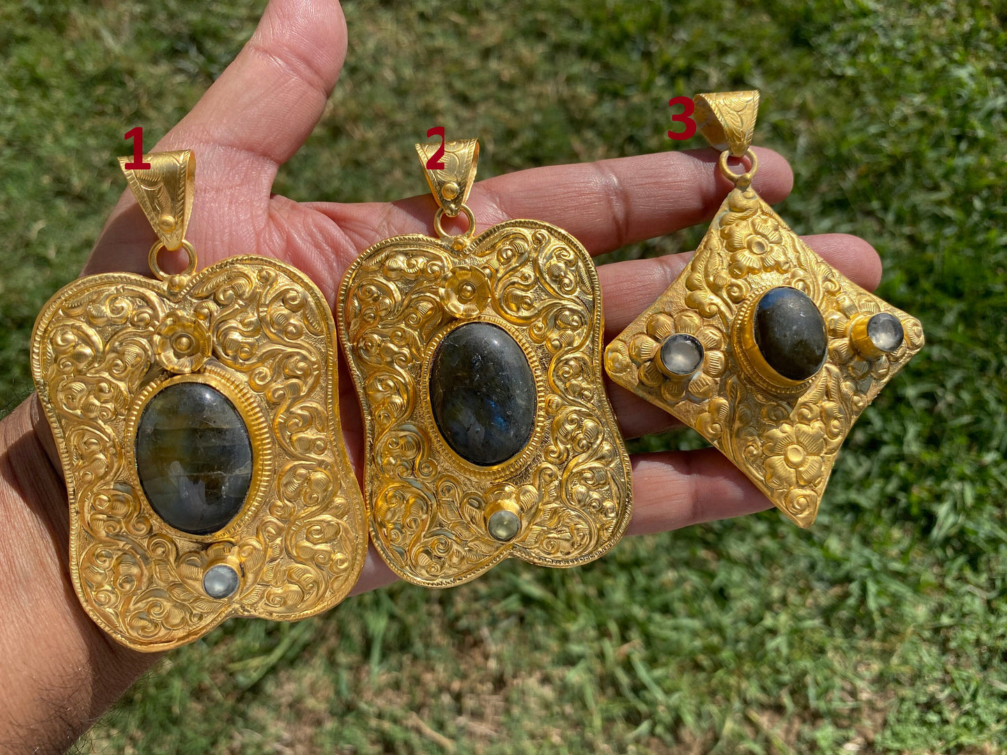 Gold Overlay Labradorite Pendant, Mystical Charm, Elegant Craftsmanship, Nature's Magic Jewelry, Aurora-inspired, Luxurious Design