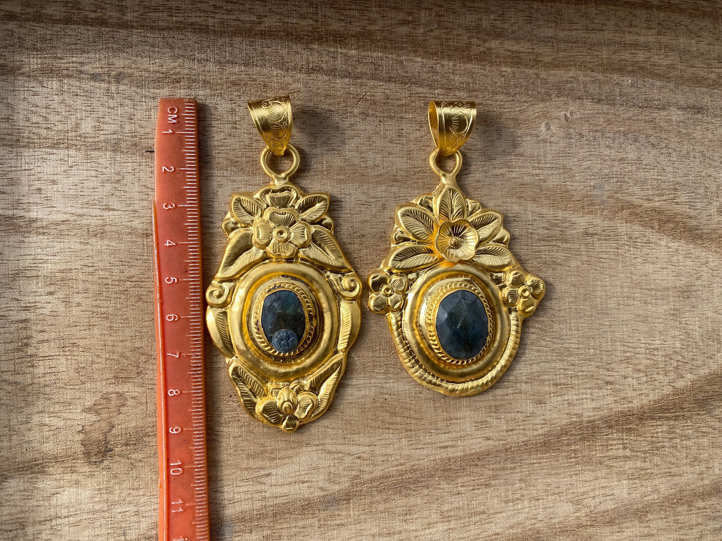 Gold Overlay Natural Labradorite Handcrafted Pendant, Mystical Charm, Elegant Craftsmanship, Nature's Magic Jewelry, Aurora-inspired