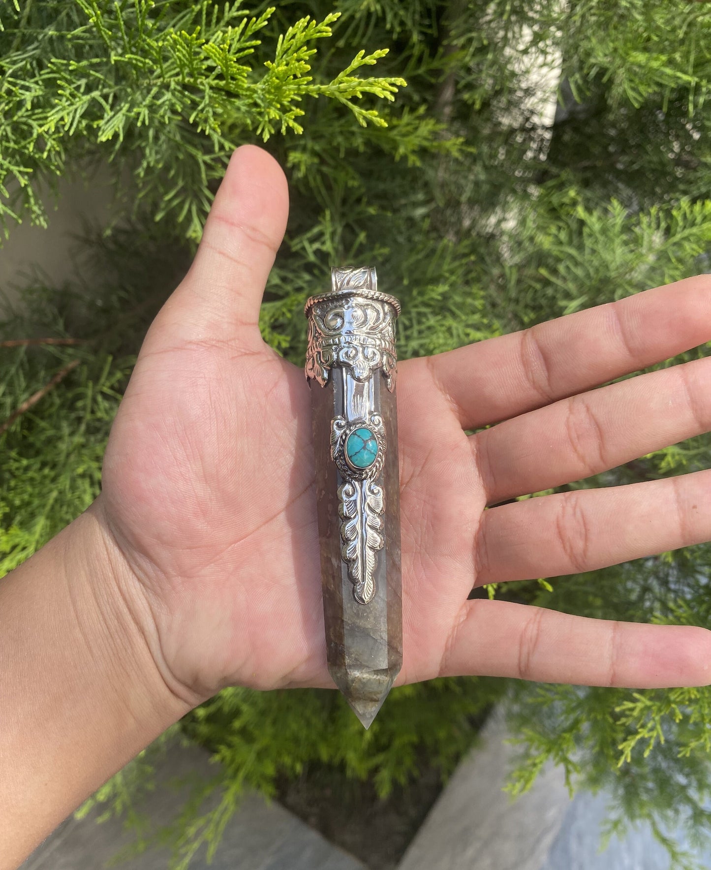 Handcrafted Labradorite Tibetan Silver Pendant, Ethereal Stone Charm, Artisan Labradorite Tibetan Silver Pendant, Natural Gemstone Beauty