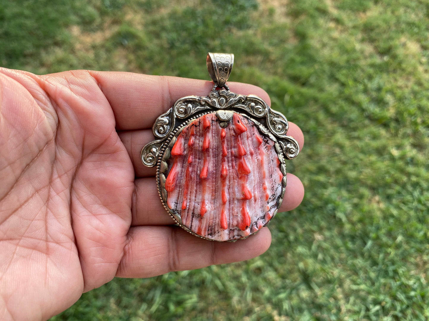 Handcrafted Large Spiny Oyster Tibetan Silver Pendant, A Marine Gem Capturing Sunset Hues and Ocean's Timeless Beauty for Elegant Wear