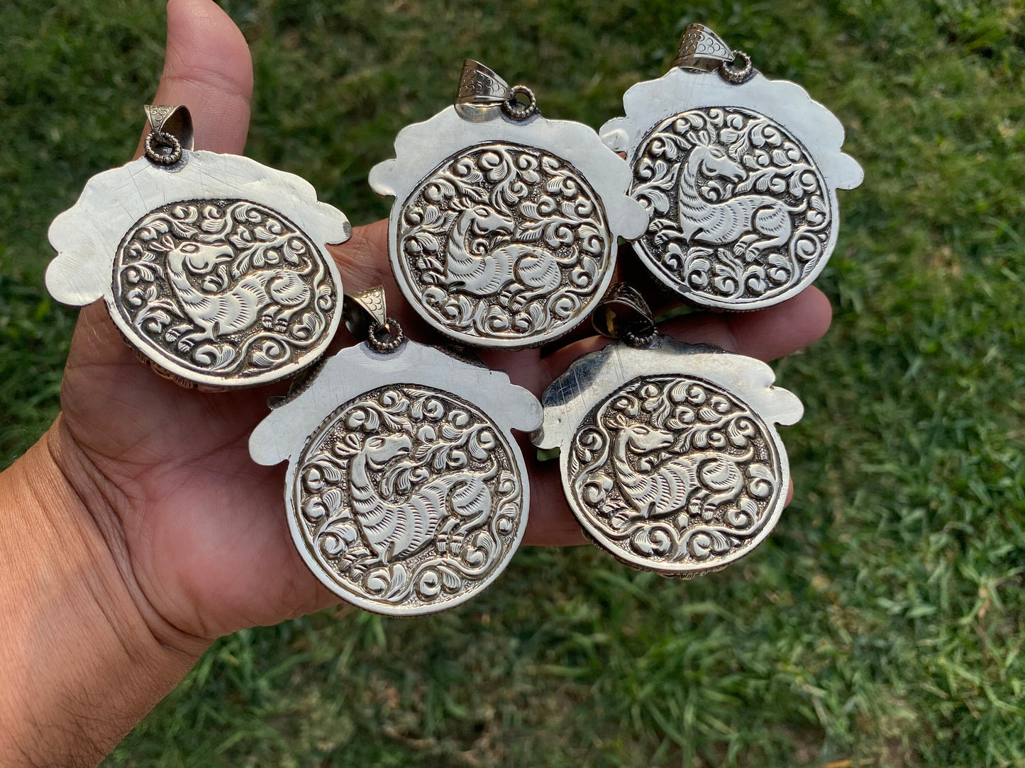 Handcrafted Large Spiny Oyster Tibetan Silver Pendant, A Marine Gem Capturing Sunset Hues and Ocean's Timeless Beauty for Elegant Wear