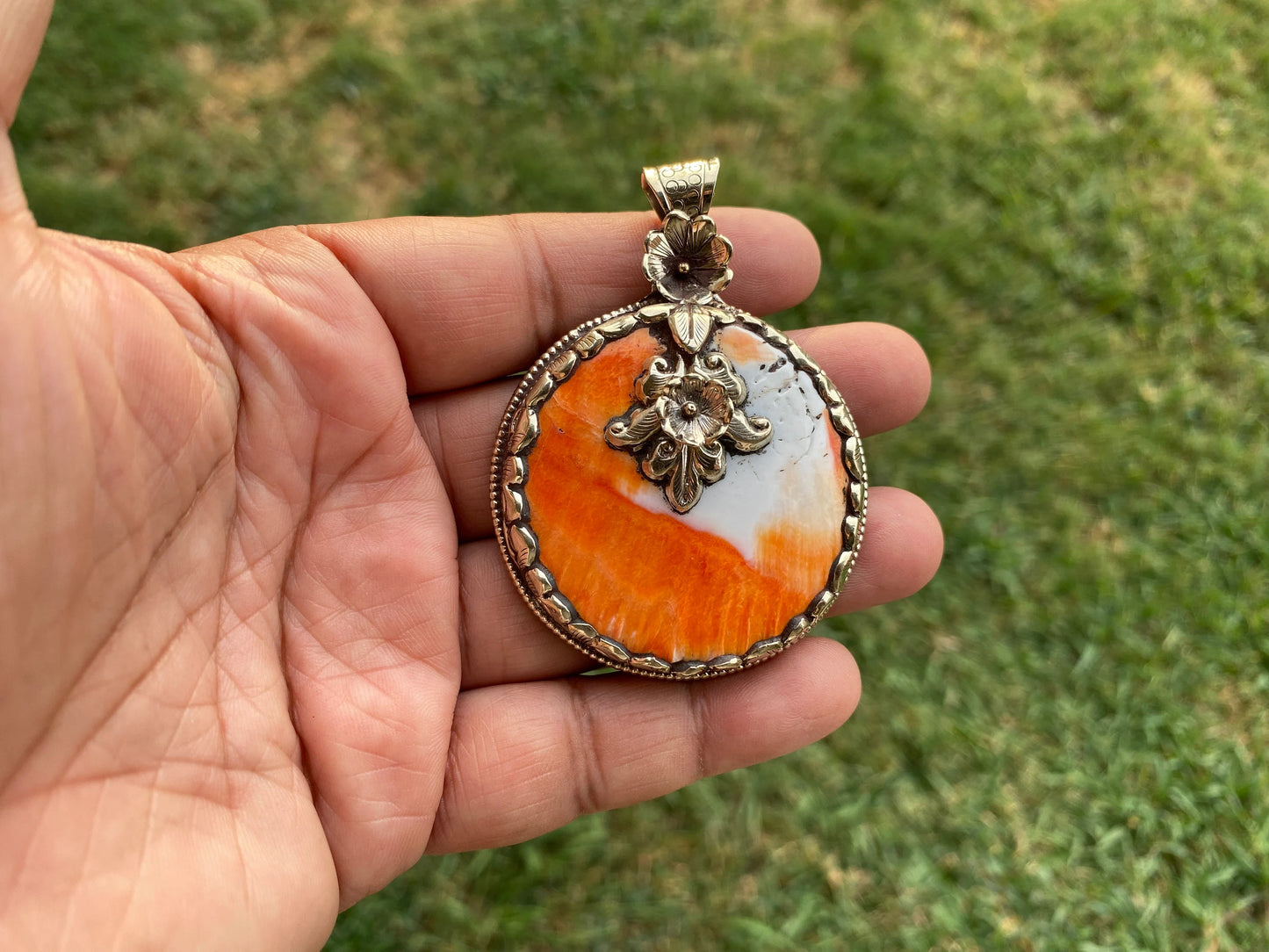 Handcrafted Spiny Oyster Tibetan Silver Pendant, Nature Crafted, Desert Sea Gem, Oceanic Ornament, Ocean Jewels, Ocean Inspired Jewelry