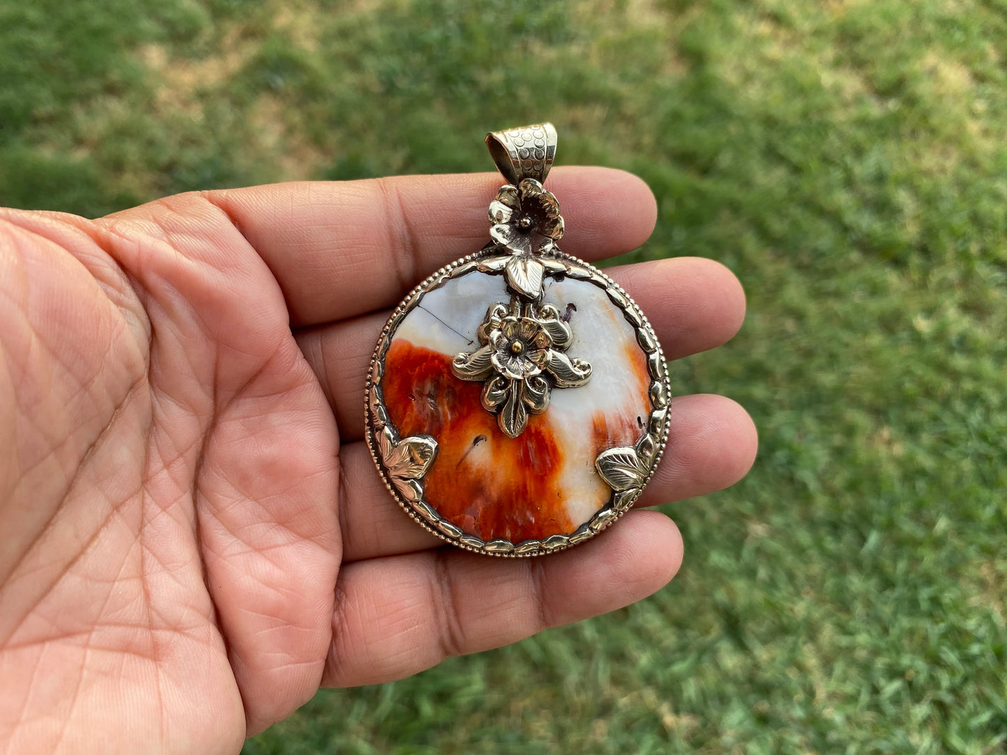 Handcrafted Spiny Oyster Tibetan Silver Pendant, Nature Crafted, Desert Sea Gem, Oceanic Ornament, Ocean Jewels, Ocean Inspired Jewelry