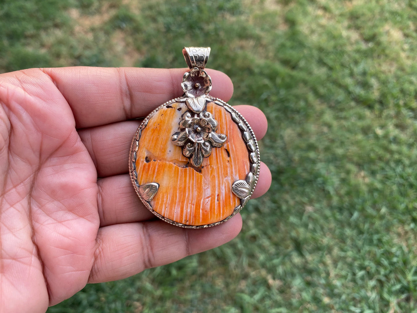 Handcrafted Spiny Oyster Tibetan Silver Pendant, Nature Crafted, Desert Sea Gem, Oceanic Ornament, Ocean Jewels, Ocean Inspired Jewelry