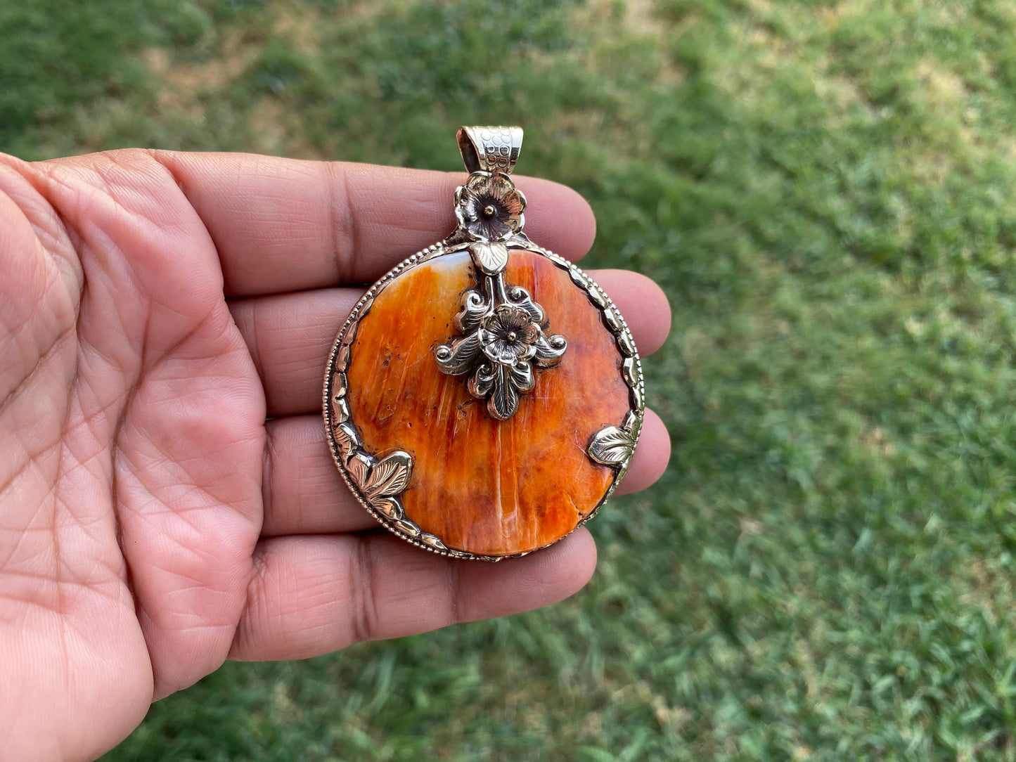 Handcrafted Spiny Oyster Tibetan Silver Pendant, Nature Crafted, Desert Sea Gem, Oceanic Ornament, Ocean Jewels, Ocean Inspired Jewelry