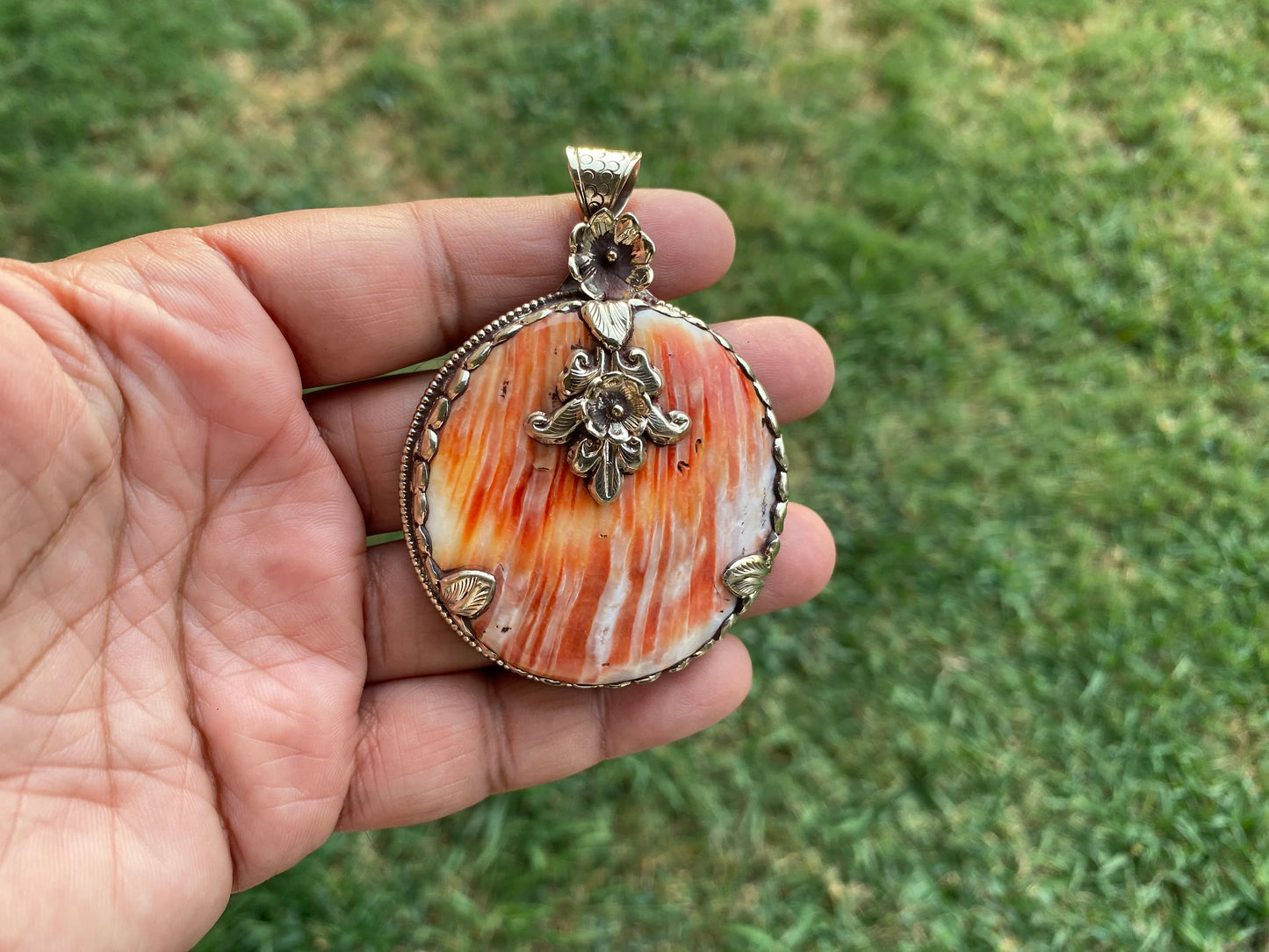 Handcrafted Spiny Oyster Tibetan Silver Pendant, Nature Crafted, Desert Sea Gem, Oceanic Ornament, Ocean Jewels, Ocean Inspired Jewelry